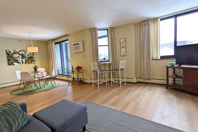 6500 Woodlake Drive 804, Richfield, MN 55423