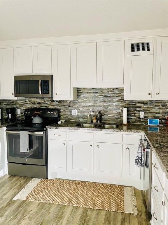 4723 Aftonshire Drive A13, Houston, TX 77027