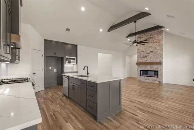 5114 S Everett Drive, Sand Springs, OK 74063