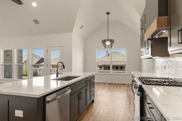 5114 S Everett Drive, Sand Springs, OK 74063