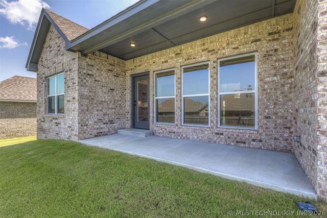 5114 S Everett Drive, Sand Springs, OK 74063