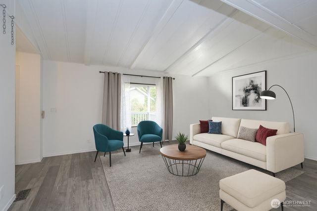 2500 S 370th Street #32, Federal Way, WA 98003