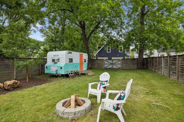1012 Meridian St, Nashville, TN 37207
