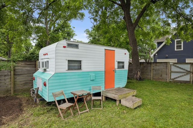 1012 Meridian St, Nashville, TN 37207