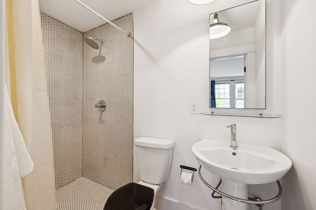 1012 Meridian St, Nashville, TN 37207