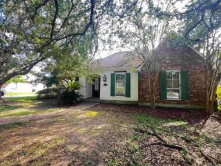 6011 Riverbrook Dr, Baton Rouge, LA 70820