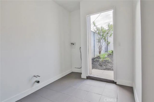 326--328 W 47th, Los Angeles, CA 90037
