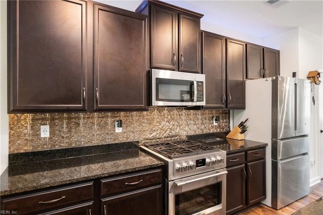 2009 Laycock Ln Unit 101, Suffolk, VA 23435