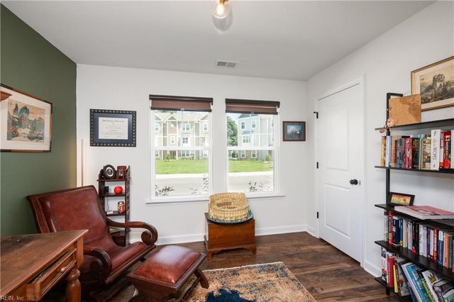 2009 Laycock Ln Unit 101, Suffolk, VA 23435