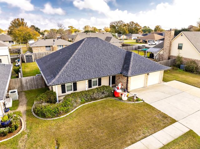 302 Lancaster Dr, Houma, LA 70360