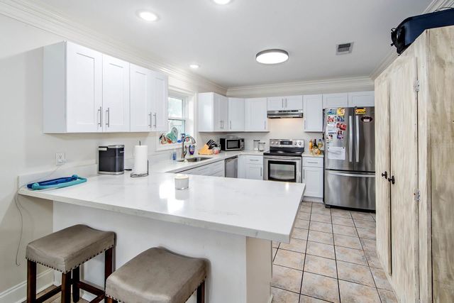 302 Lancaster Dr, Houma, LA 70360