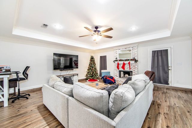 302 Lancaster Dr, Houma, LA 70360