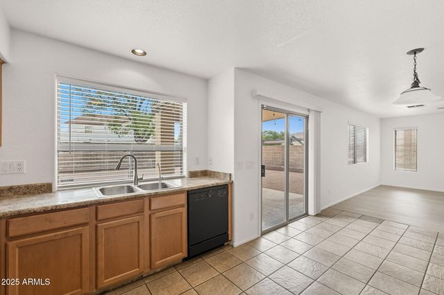 2503 W GAMBIT Trail, Phoenix, AZ 85085