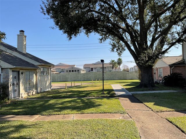 6649 Westwick Drive, Houston, TX 77072