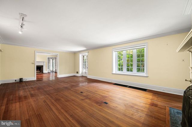 7700 LINCOLN DR, Philadelphia, PA 19118