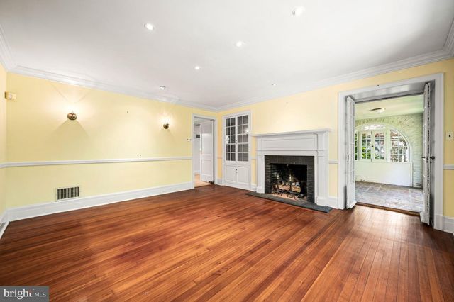 7700 LINCOLN DR, Philadelphia, PA 19118