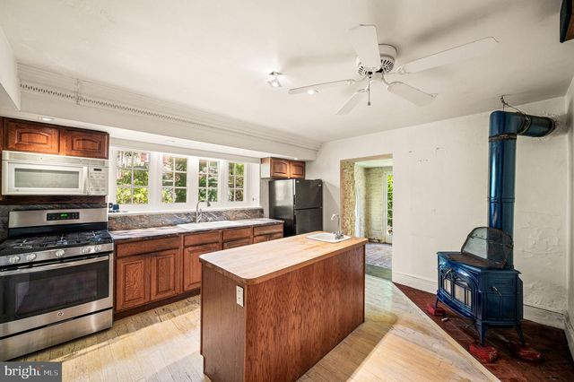 7700 LINCOLN DR, Philadelphia, PA 19118