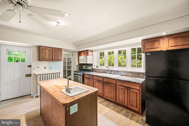 7700 LINCOLN DR, Philadelphia, PA 19118