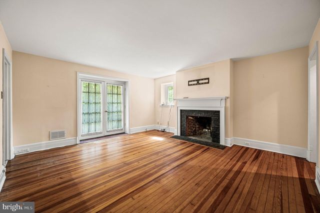7700 LINCOLN DR, Philadelphia, PA 19118