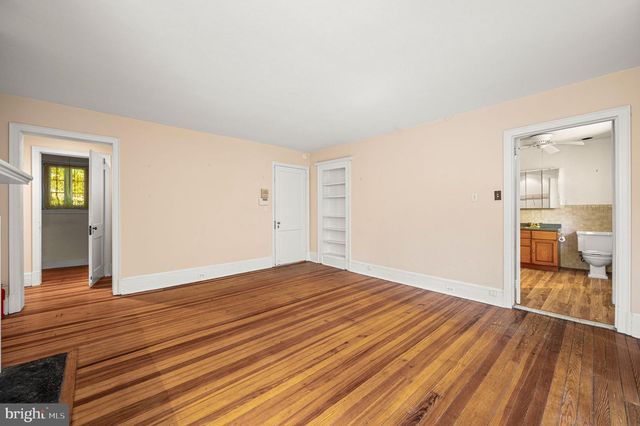 7700 LINCOLN DR, Philadelphia, PA 19118