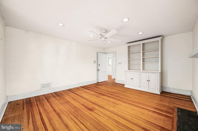 7700 LINCOLN DR, Philadelphia, PA 19118