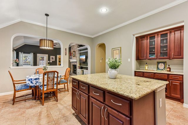 303 Flagstone CT, Cedar Park, TX 78613
