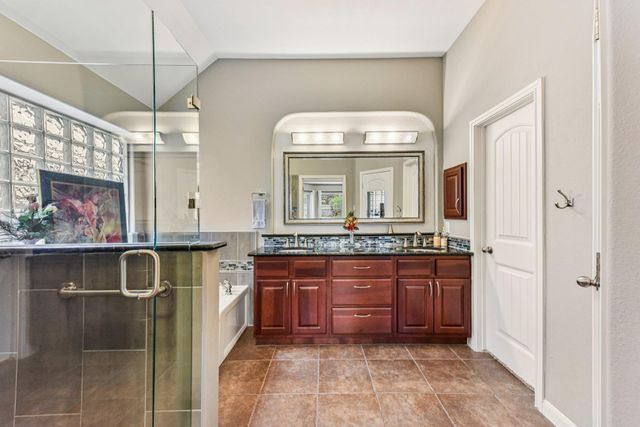 303 Flagstone CT, Cedar Park, TX 78613