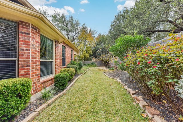 303 Flagstone CT, Cedar Park, TX 78613