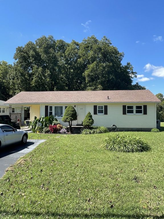 2125 W Gaines St, W, Lawrenceburg, TN 38464