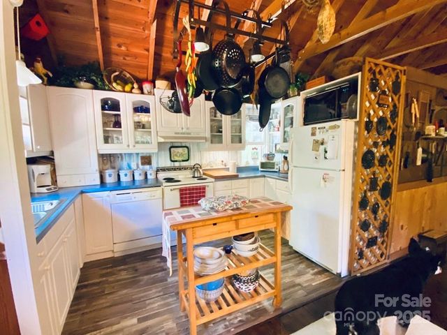 100 Crosspatch Drive, Bryson City, NC 28713