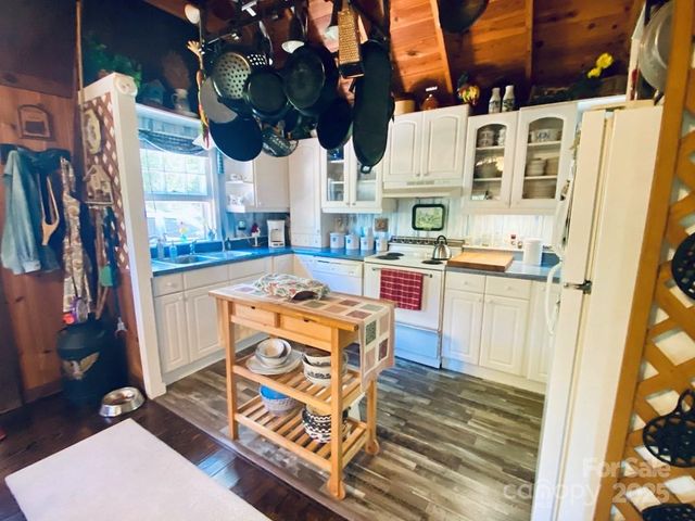 100 Crosspatch Drive, Bryson City, NC 28713