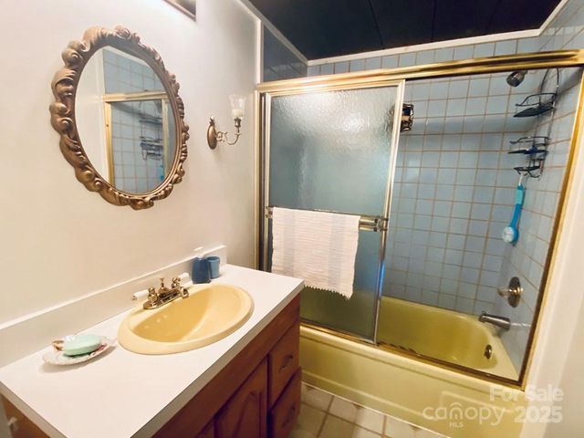 100 Crosspatch Drive, Bryson City, NC 28713