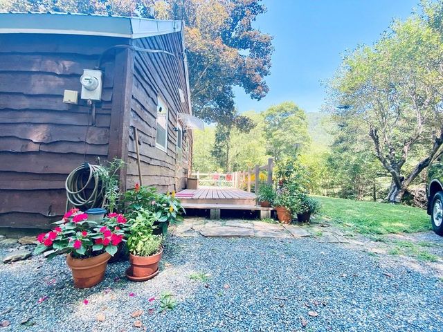100 Crosspatch Drive, Bryson City, NC 28713
