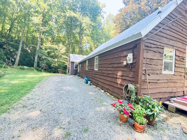 100 Crosspatch Drive, Bryson City, NC 28713