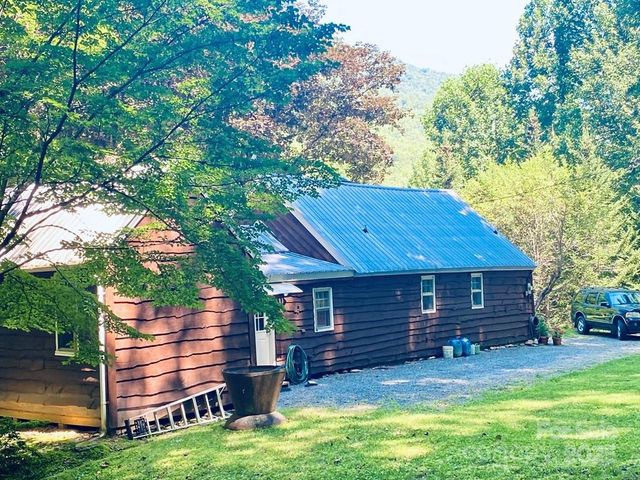 100 Crosspatch Drive, Bryson City, NC 28713