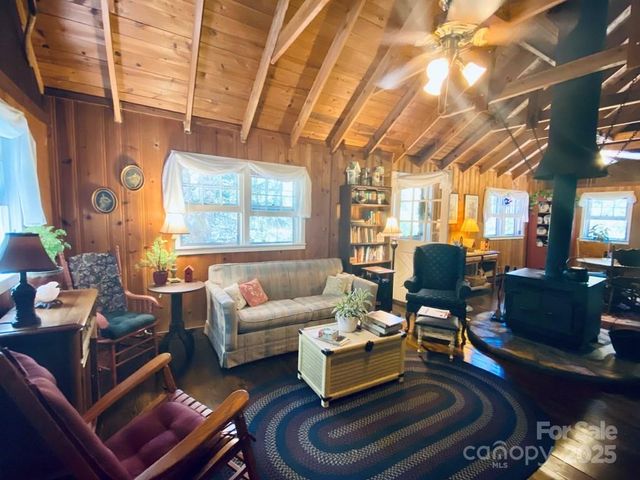 100 Crosspatch Drive, Bryson City, NC 28713