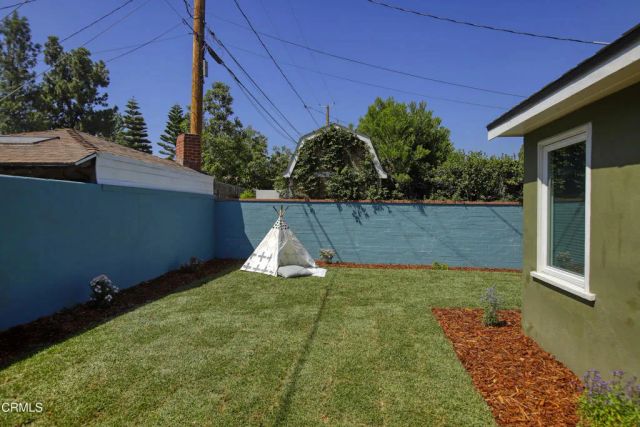 2901 W Oak Street, Burbank, CA 91505