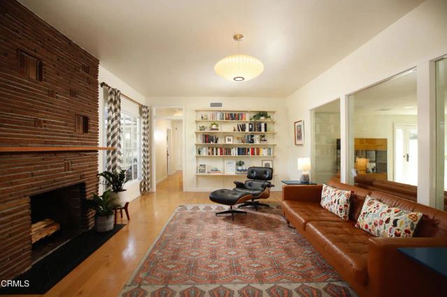 2901 W Oak Street, Burbank, CA 91505