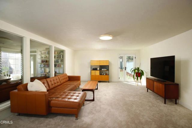 2901 W Oak Street, Burbank, CA 91505