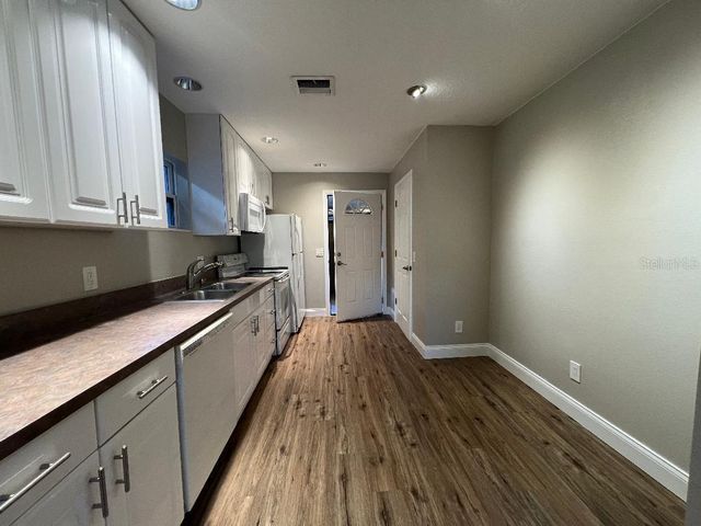 270 E LAKE AVENUE, Longwood, FL 32750