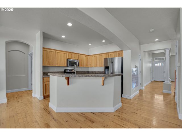 812 N 27TH Ave, Cornelius, OR 97113