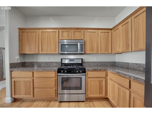 812 N 27TH Ave, Cornelius, OR 97113