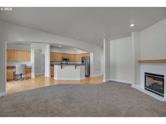 812 N 27TH Ave, Cornelius, OR 97113