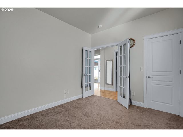 812 N 27TH Ave, Cornelius, OR 97113