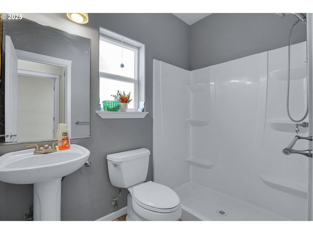 812 N 27TH Ave, Cornelius, OR 97113