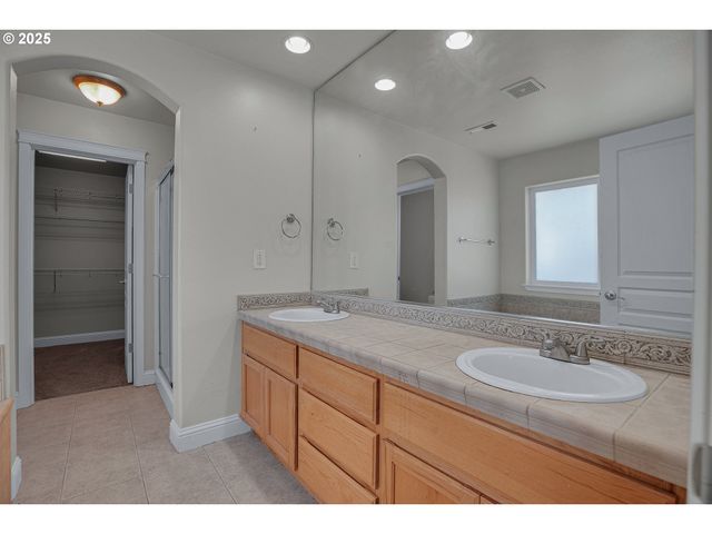 812 N 27TH Ave, Cornelius, OR 97113