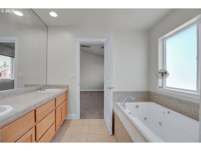 812 N 27TH Ave, Cornelius, OR 97113