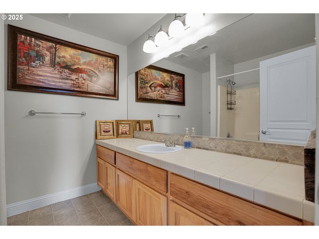 812 N 27TH Ave, Cornelius, OR 97113