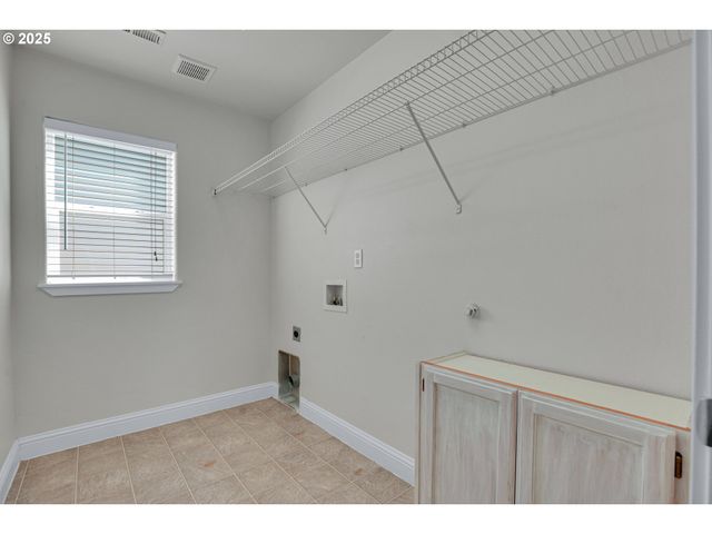812 N 27TH Ave, Cornelius, OR 97113