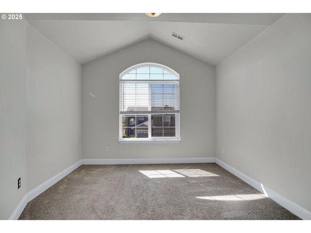 812 N 27TH Ave, Cornelius, OR 97113